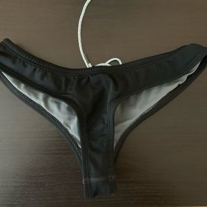 Jolyn cheeky bottoms